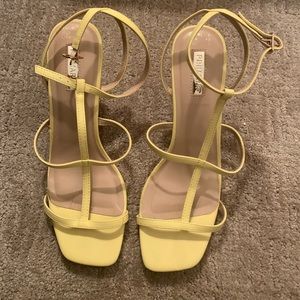 Parel yellow primark heels 🌼